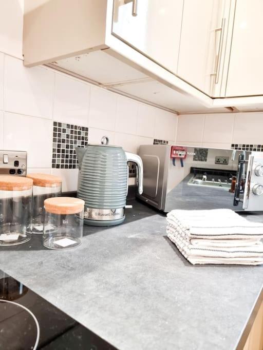Stunning Flat Close To Beach Swansea Zewnętrze zdjęcie