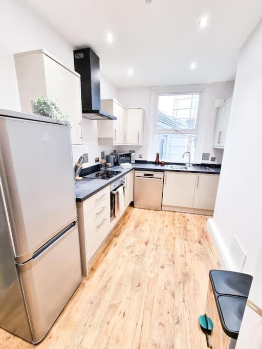 Stunning Flat Close To Beach Swansea Zewnętrze zdjęcie